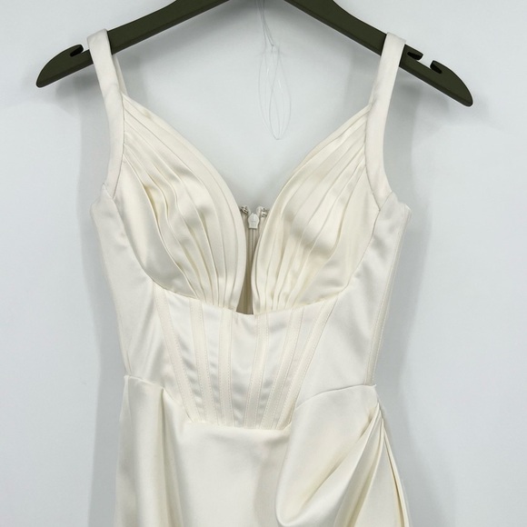 HOUSE OF CB XS WHITE MIDI FITTED FAYE DRESS Faye Satin Pleated Midi extra small - Picture 9 of 12